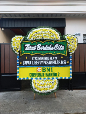 Papan Bunga Duka di Moyo Utara